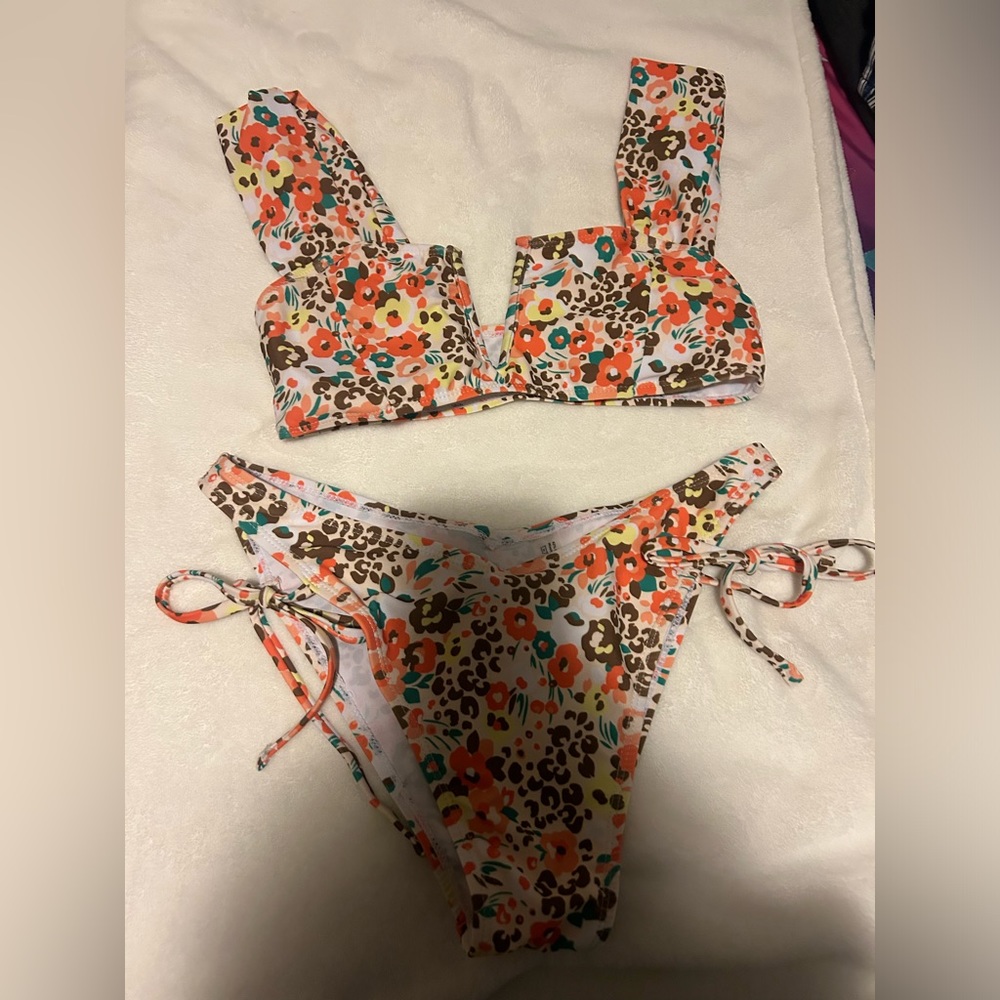 Women’s swim suite size small
